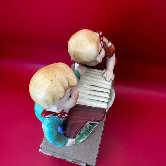 VTG HUMMEL STYLE JAPAN CERAMIC FIGURINE BOY & GIRL PLAYING ACCORDION, RARE FIND - Picture 4 of 7